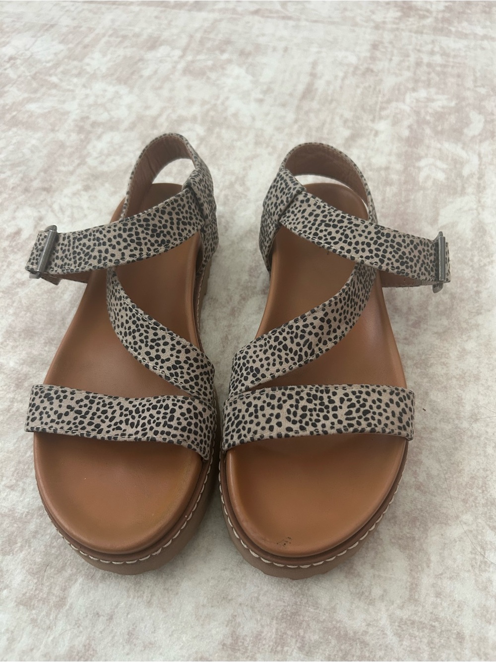 Universal Thread Tan Leather Footbed Speckle-Print Strappy Sandals